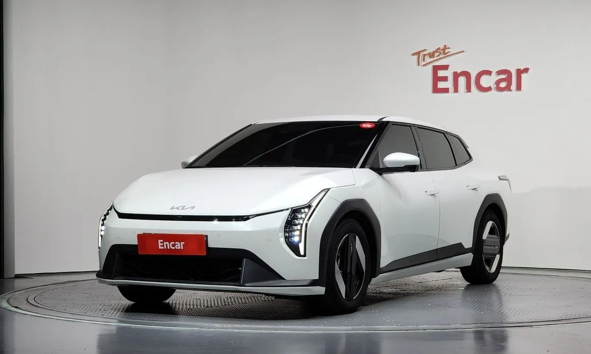 Kia EV4 — фото 1