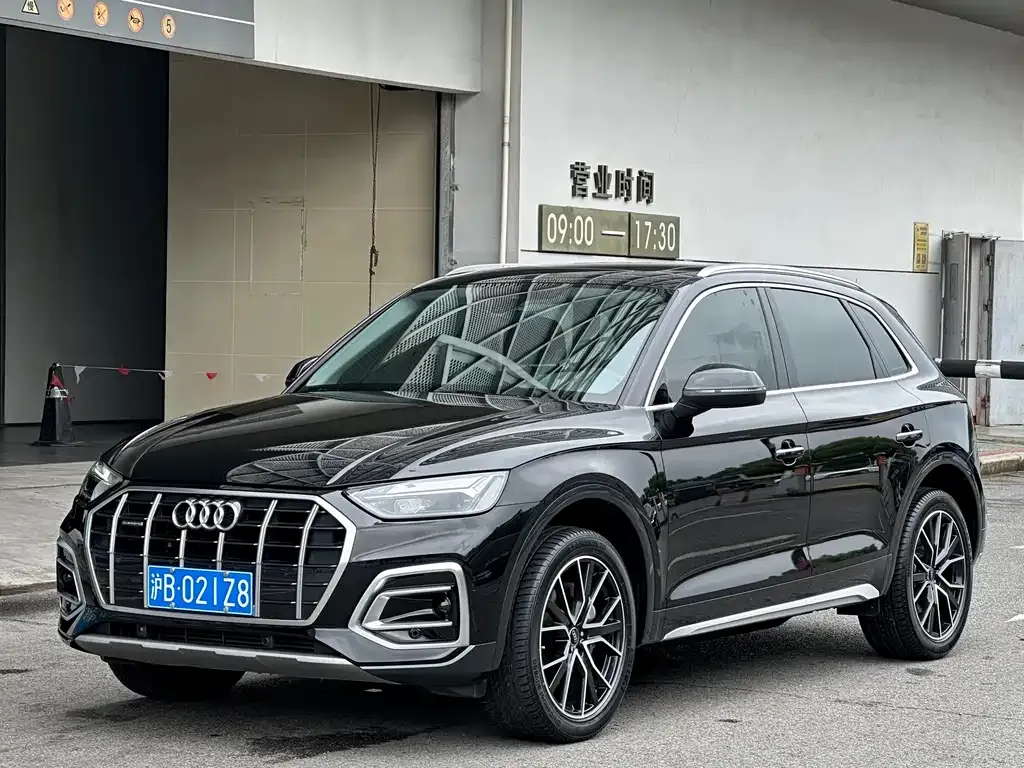 Audi Q5L — фото 1