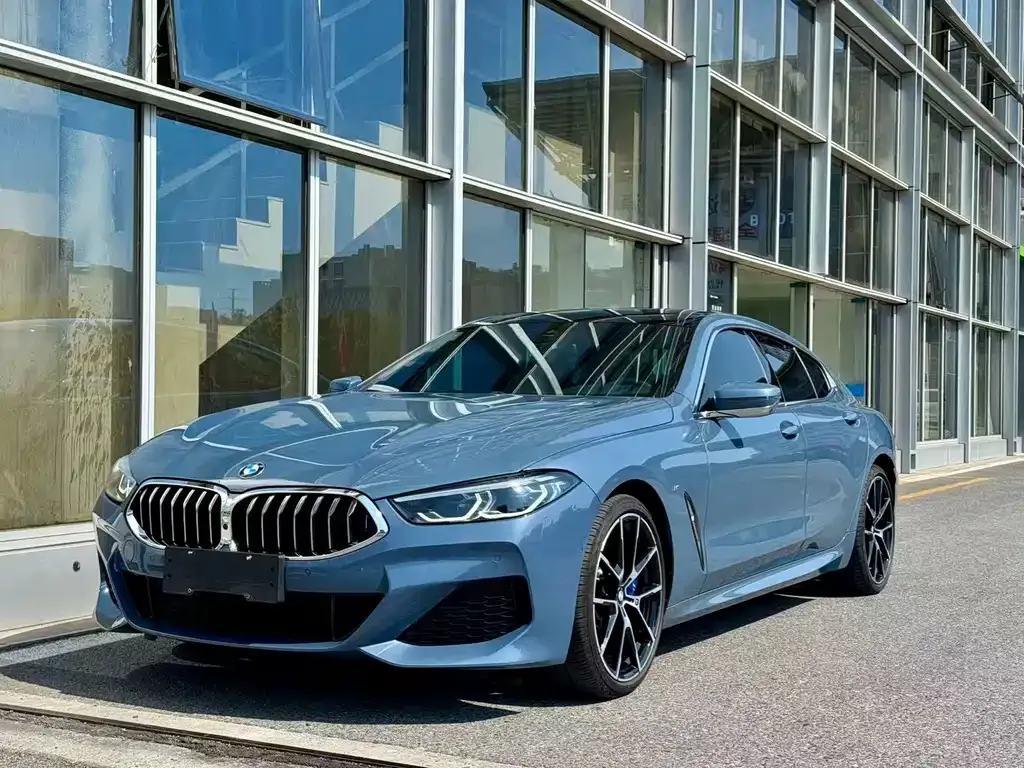 BMW 8 Series — фото 1