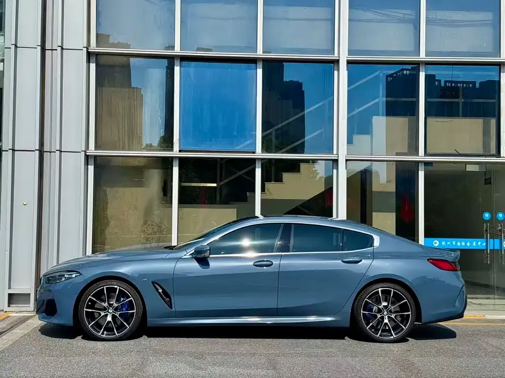 BMW 8 Series — фото 3
