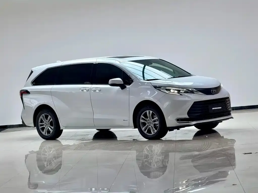 Toyota Sienna — фото 3