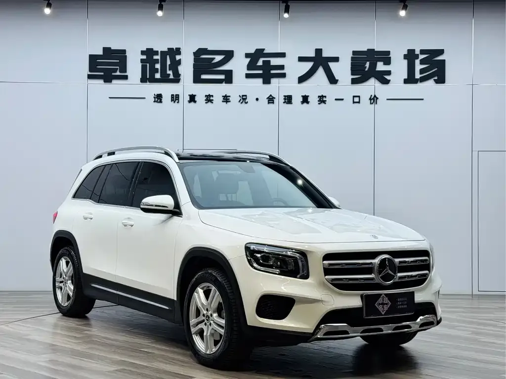 Mercedes-Benz GLB — фото 1