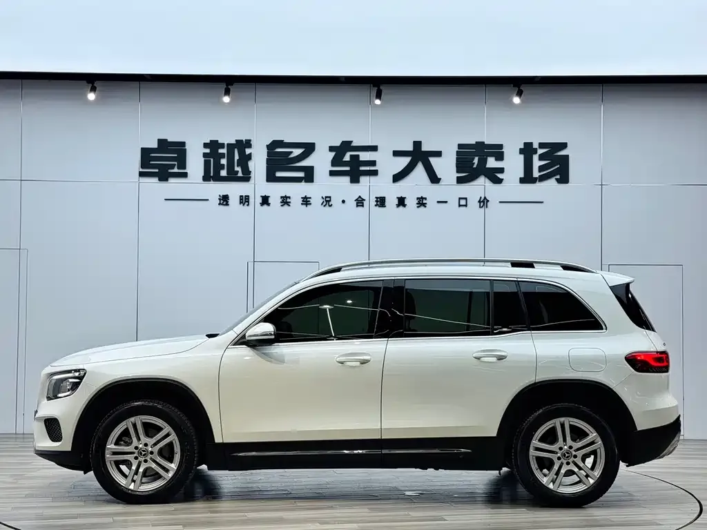 Mercedes-Benz GLB — фото 10