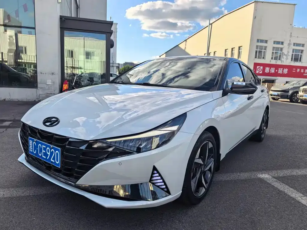 Hyundai Elantra — фото 1