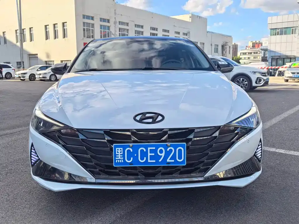 Hyundai Elantra — фото 4