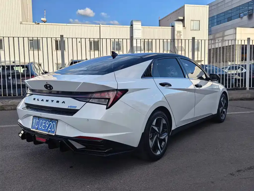 Hyundai Elantra — фото 9
