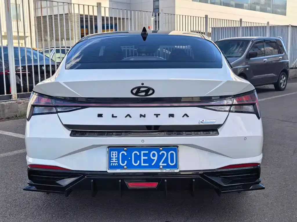 Hyundai Elantra — фото 5