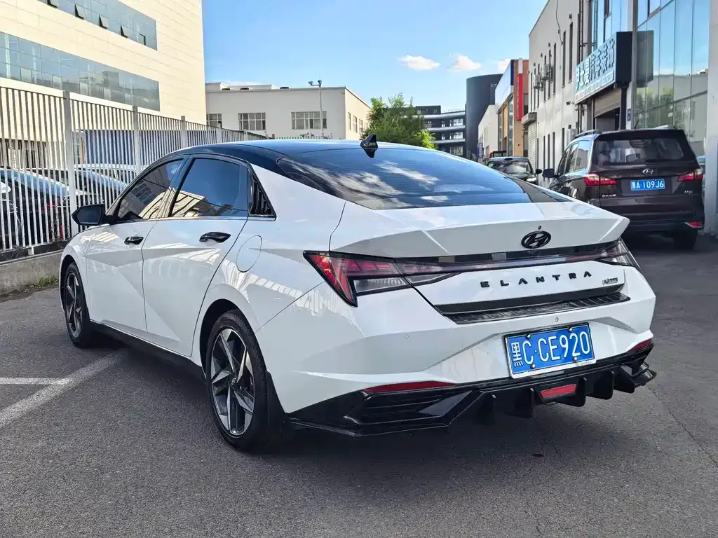 Hyundai Elantra — фото 7