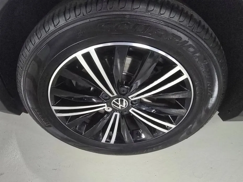 Volkswagen Tiguan — фото 9