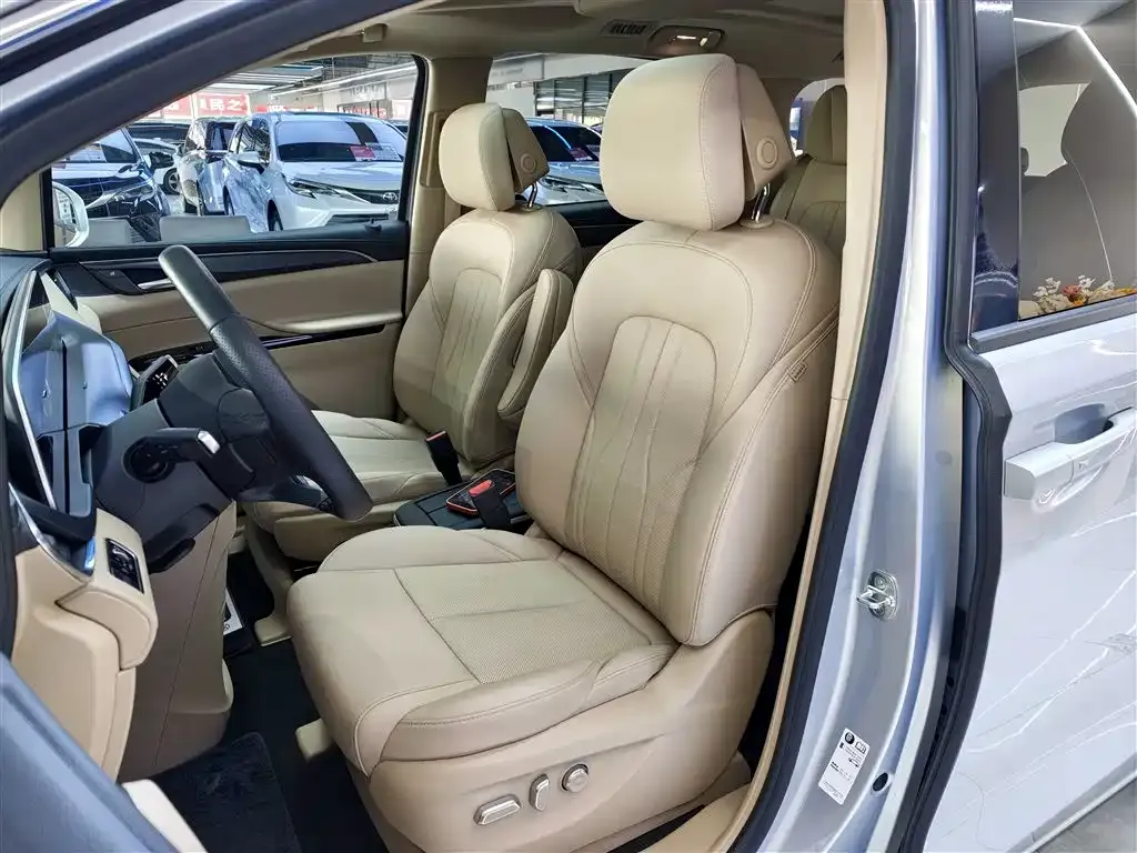 Buick GL8 Hybrid — фото 3