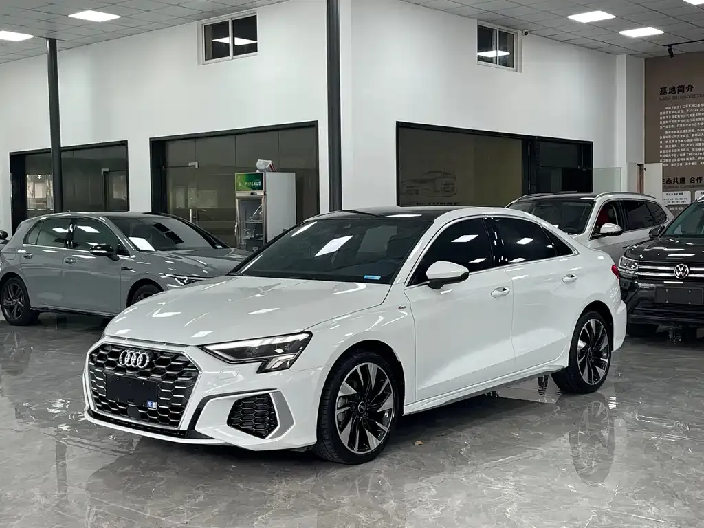 Audi A3 — фото 1