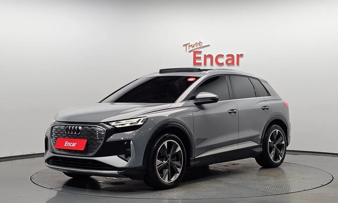 Audi Q4 e-tron — фото 1