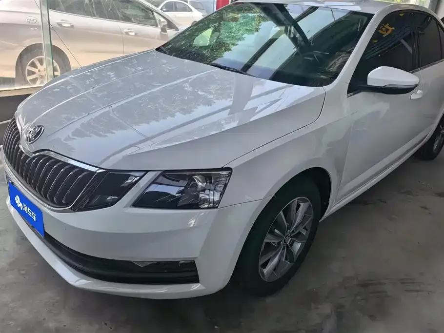 Skoda Octavia — фото 1