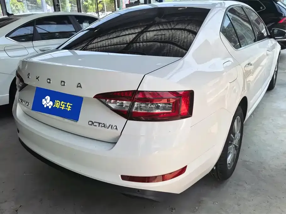 Skoda Octavia — фото 10