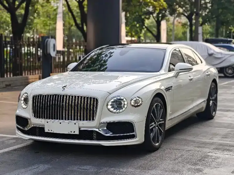 Bentley Flying Spur PHEV — фото 1