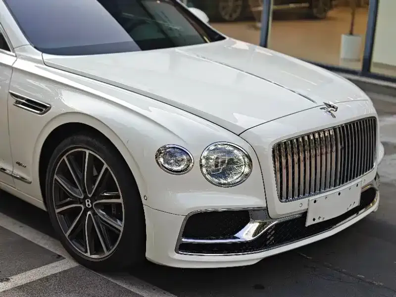 Bentley Flying Spur PHEV — фото 3