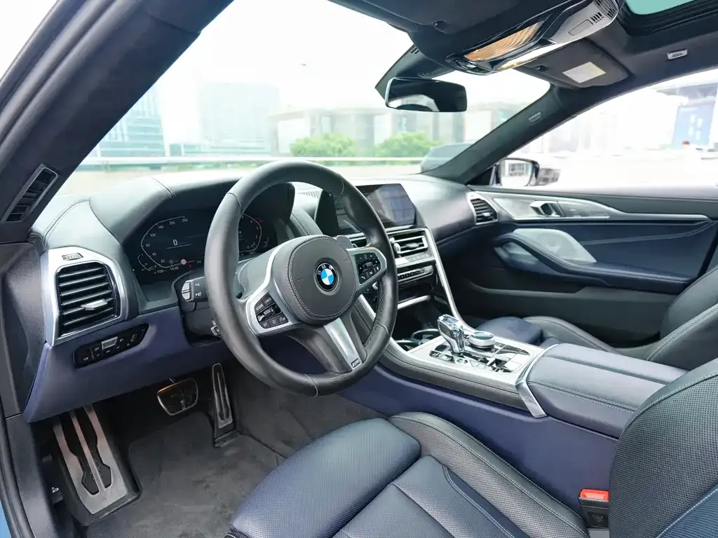BMW 8 Series — фото 2