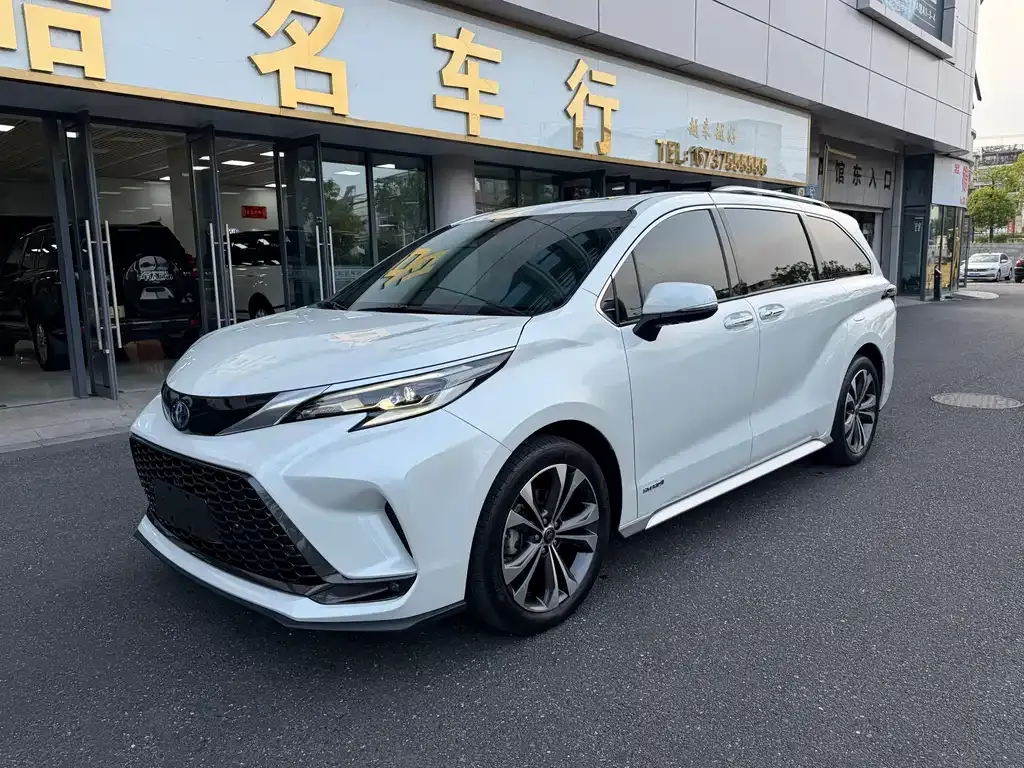 Toyota Granvia — фото 1