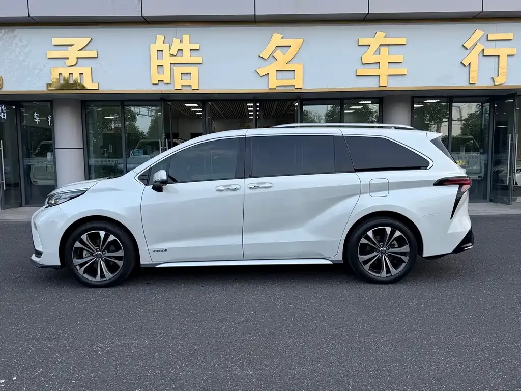 Toyota Granvia — фото 3