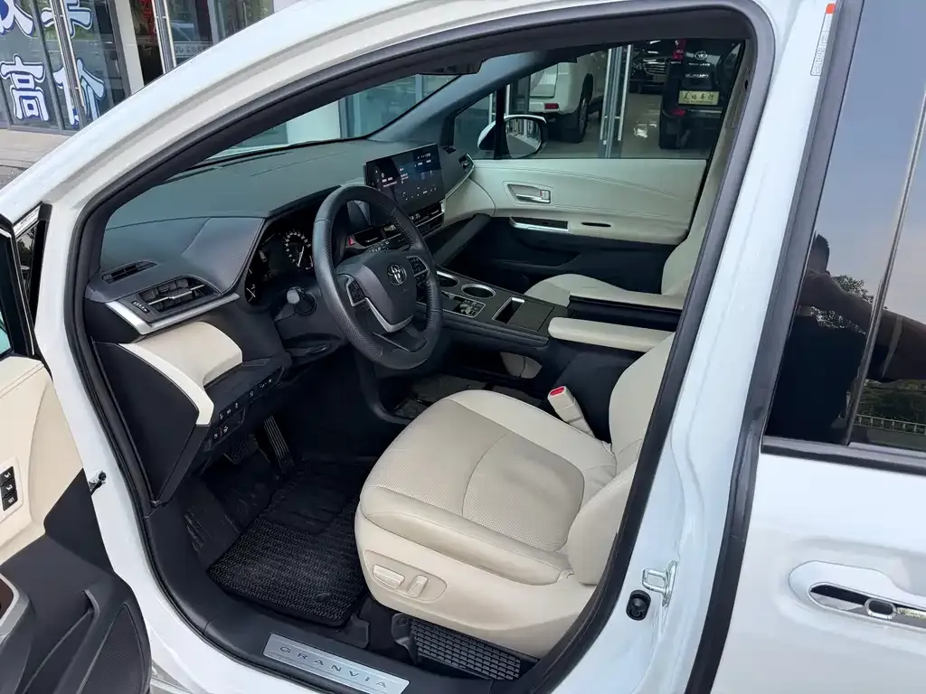 Toyota Granvia — фото 7