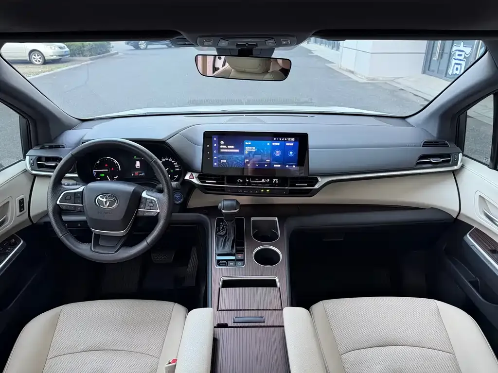 Toyota Granvia — фото 10