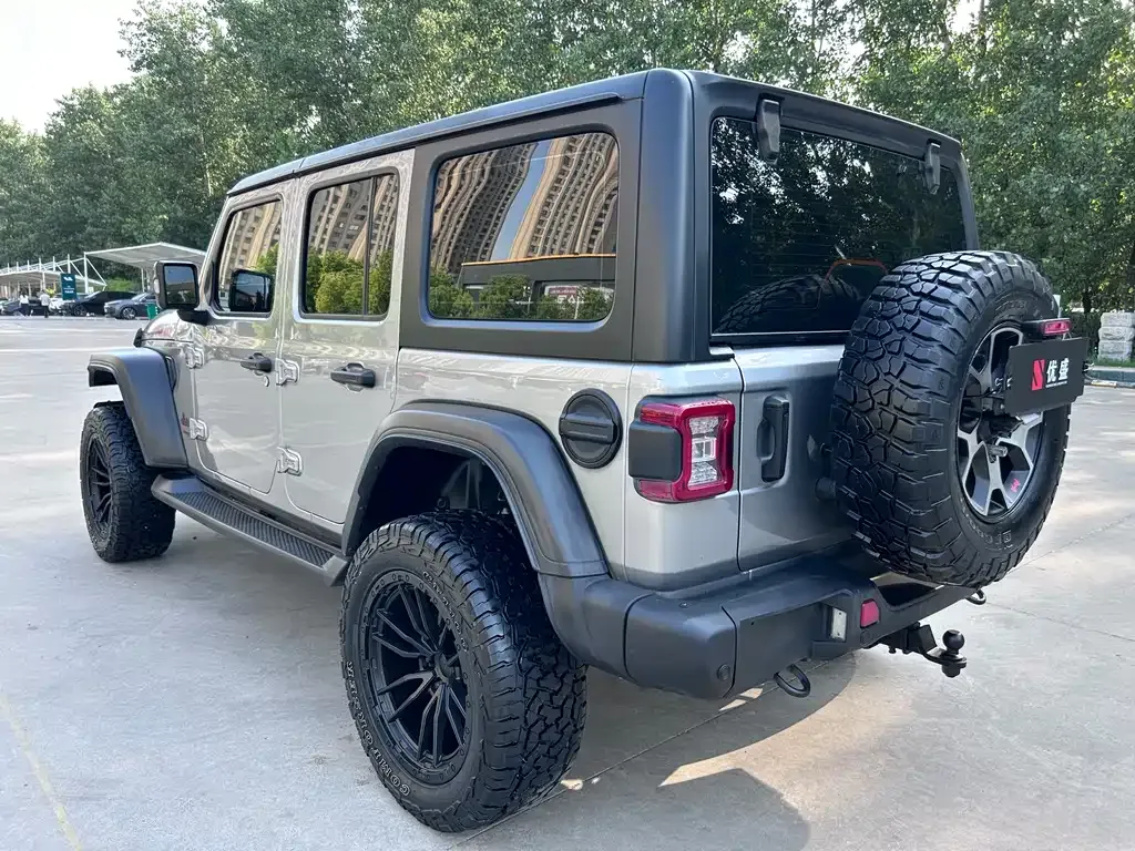 Jeep Wrangler — фото 8
