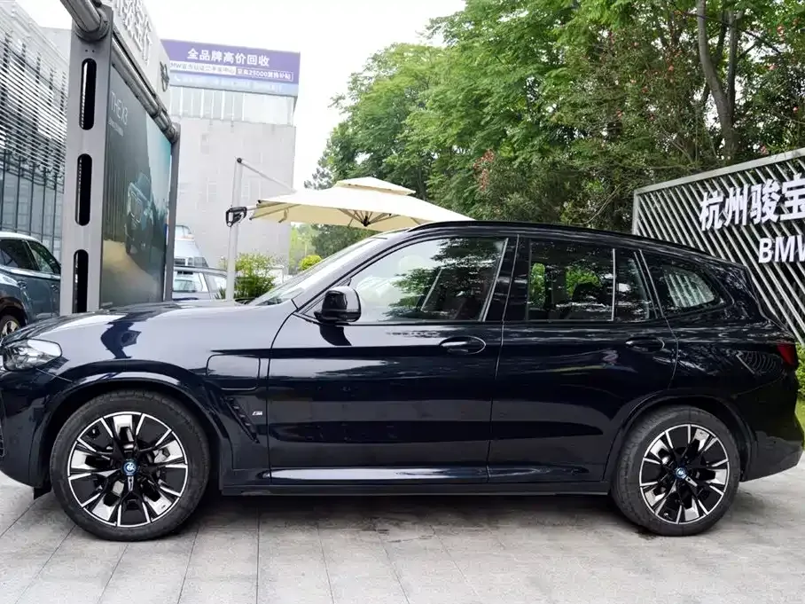 BMW iX3 — фото 9