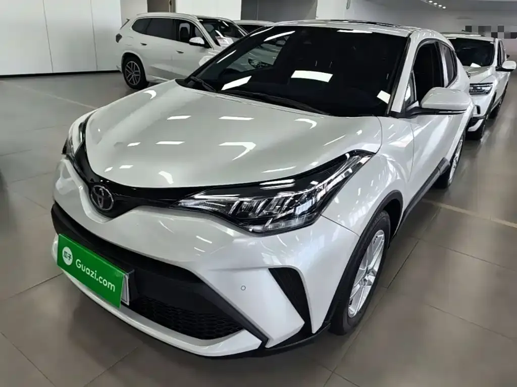 Toyota C-HR — фото 1