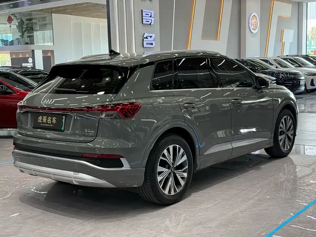 Audi Q4 e-tron — фото 4