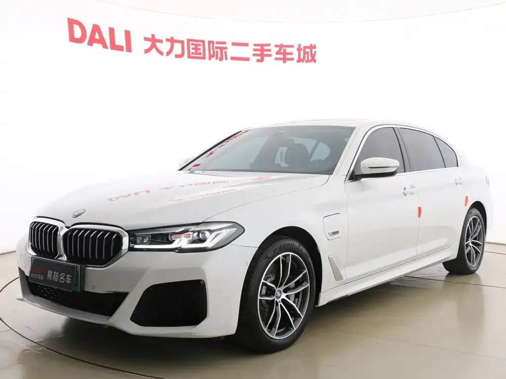 BMW 5 Series New Energy — фото 1