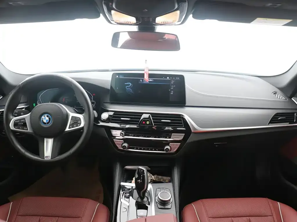 BMW 5 Series New Energy — фото 10