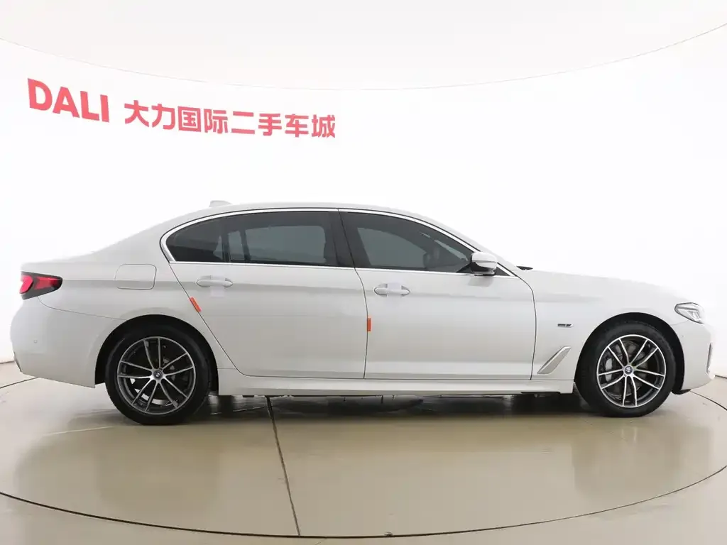 BMW 5 Series New Energy — фото 8