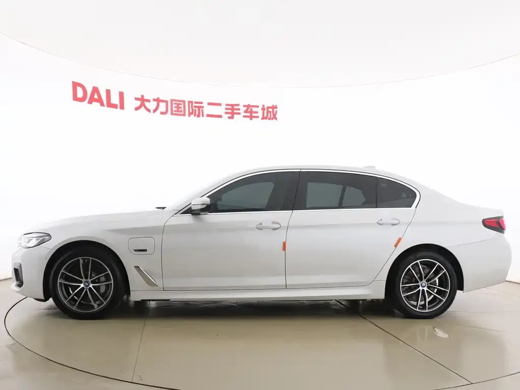 BMW 5 Series New Energy — фото 3