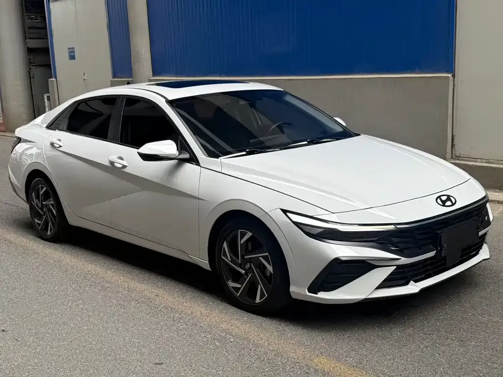 Hyundai Elantra — фото 4