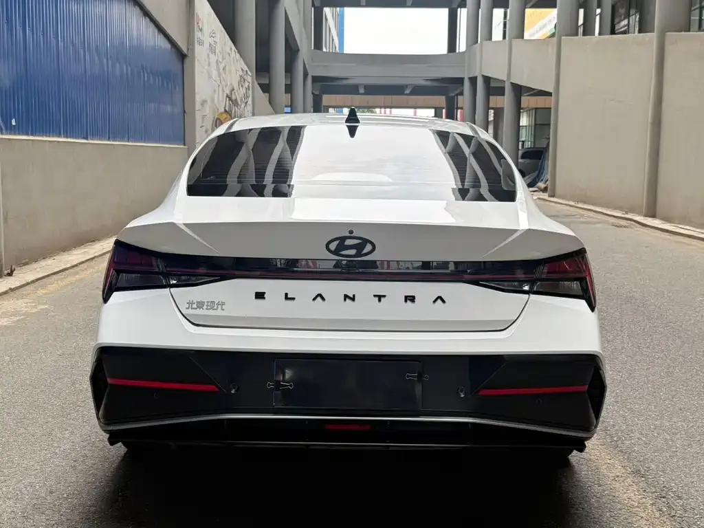 Hyundai Elantra — фото 6