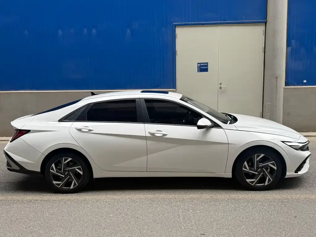 Hyundai Elantra — фото 10