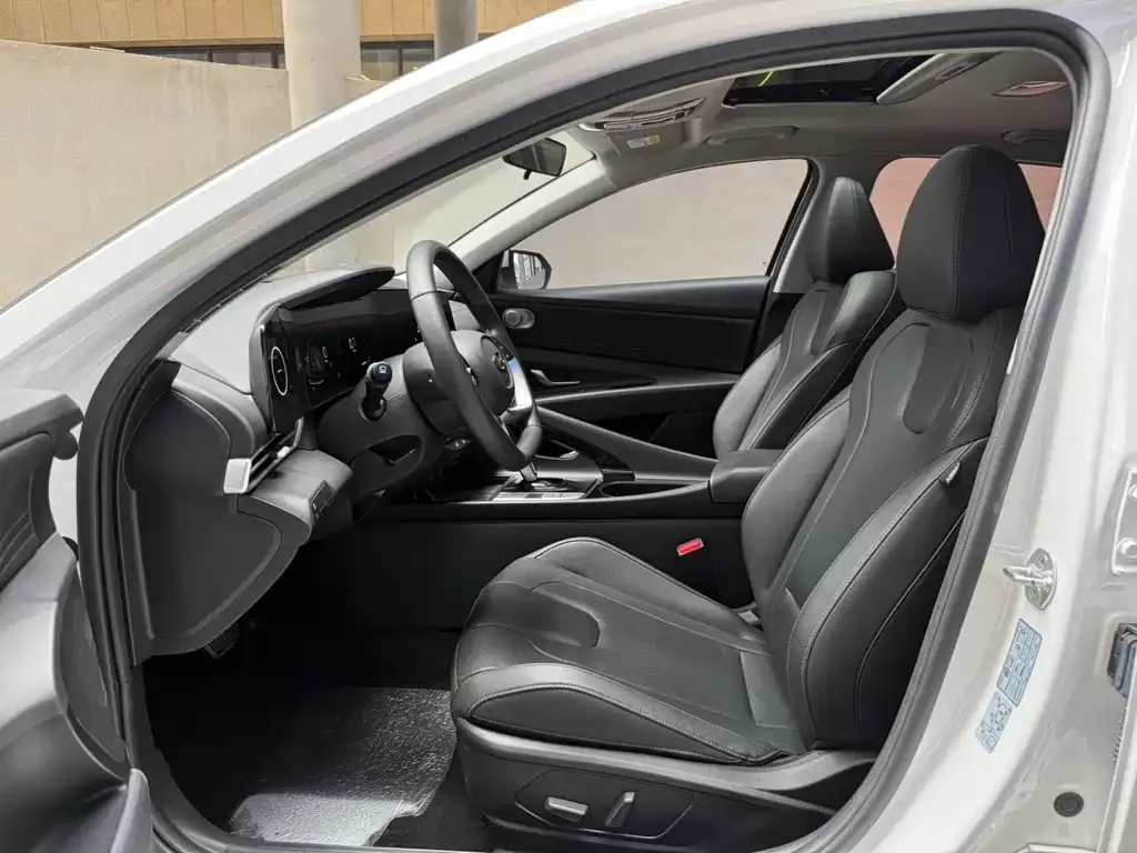 Hyundai Elantra — фото 5