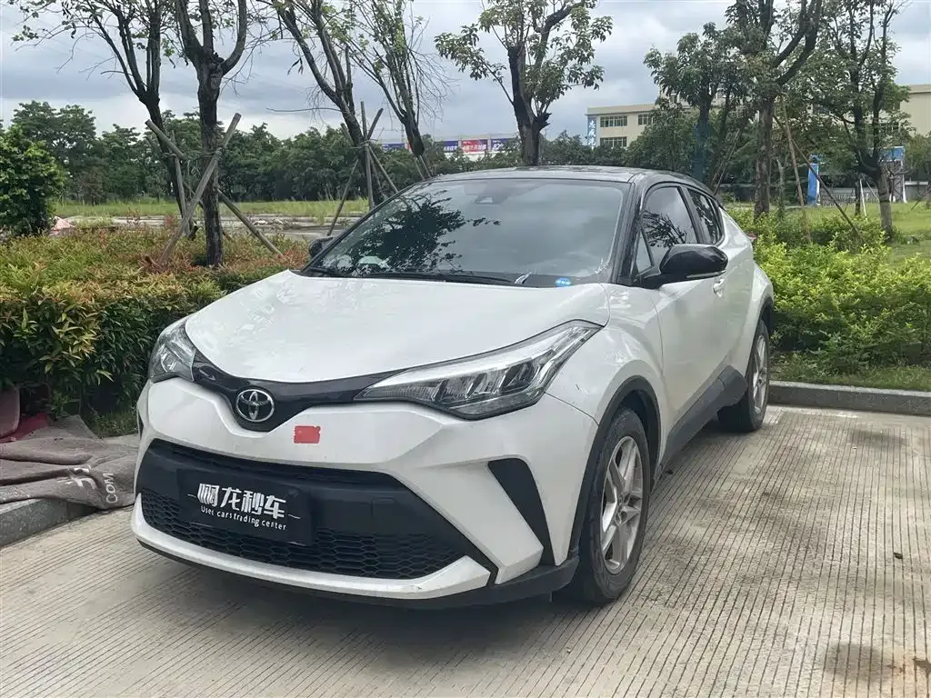 Toyota C-HR — фото 1