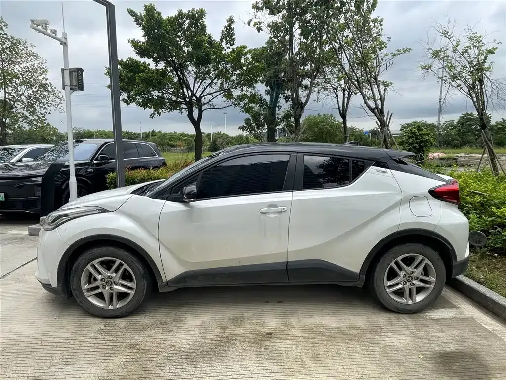 Toyota C-HR — фото 2