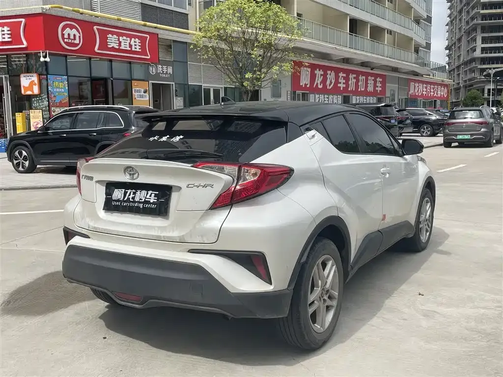 Toyota C-HR — фото 8