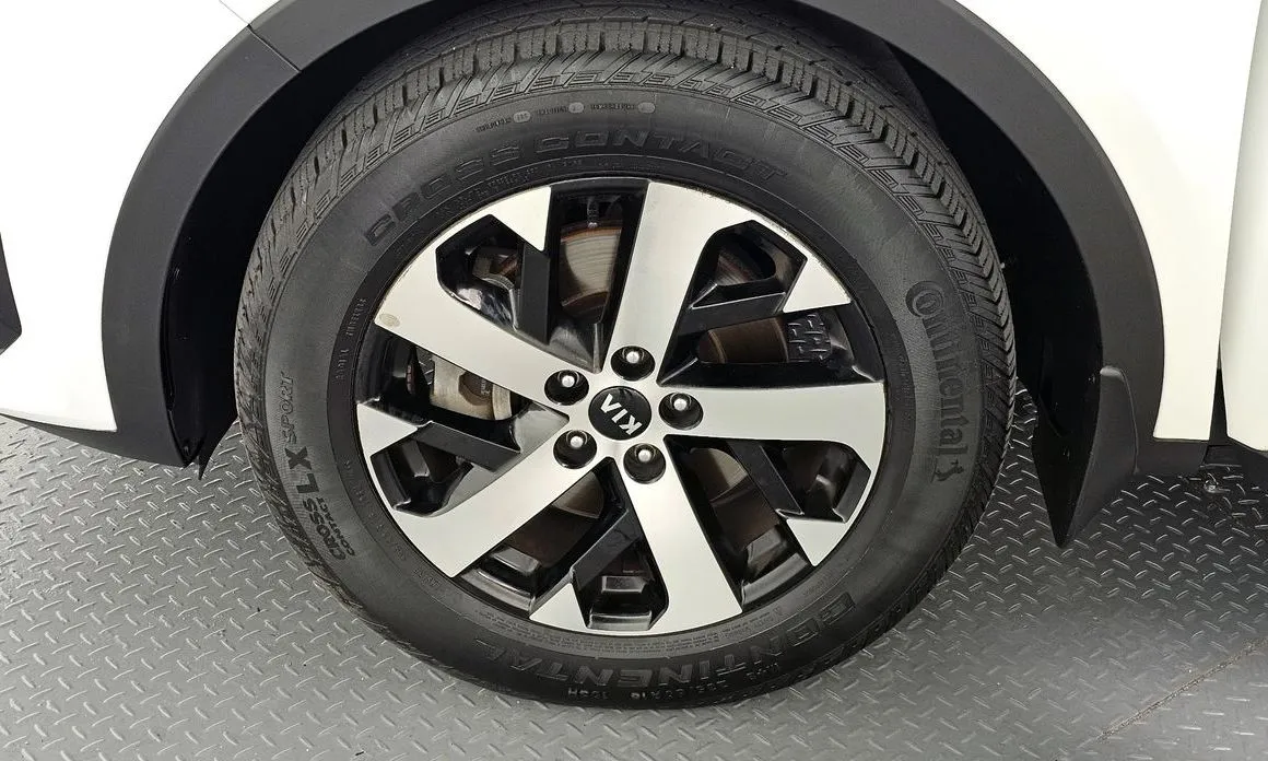 Kia Sorento — фото 8