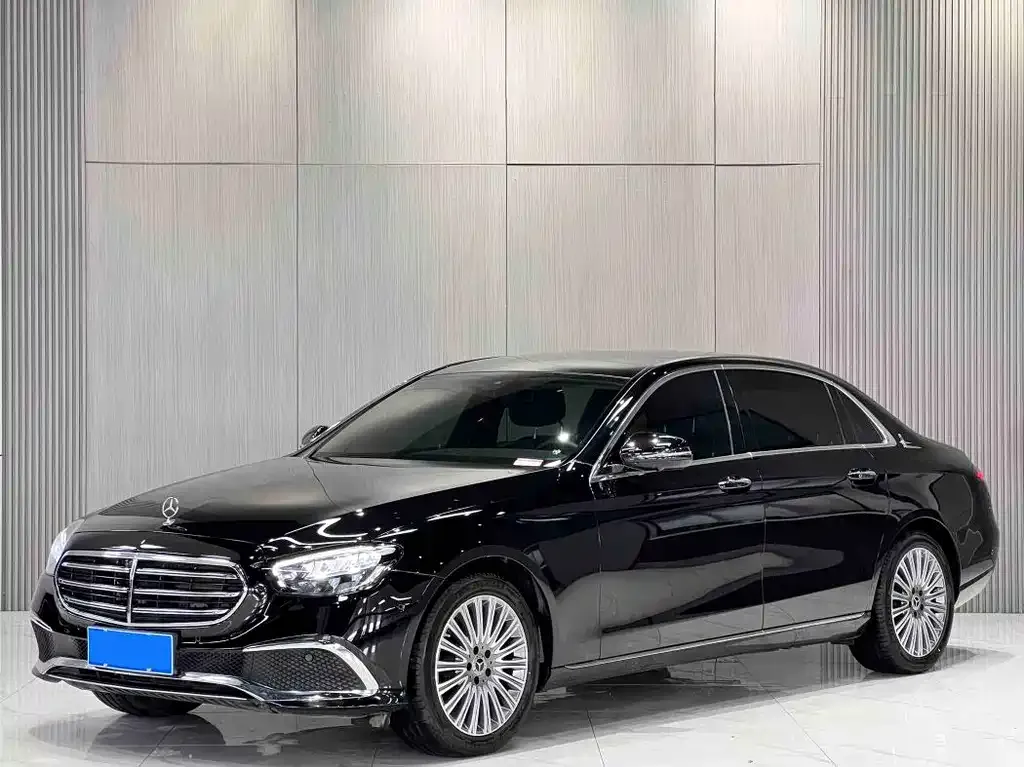 Mercedes-Benz E-Class — фото 1
