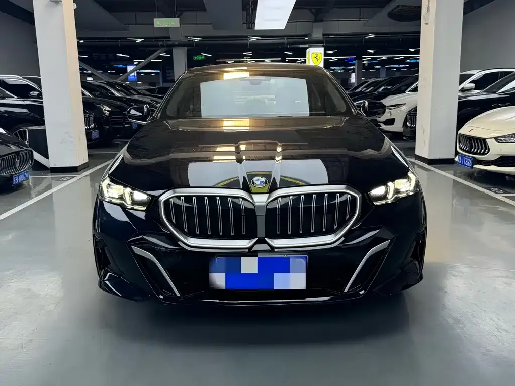 BMW 5 Series — фото 5
