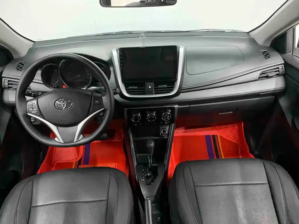 Toyota Yaris L — фото 6