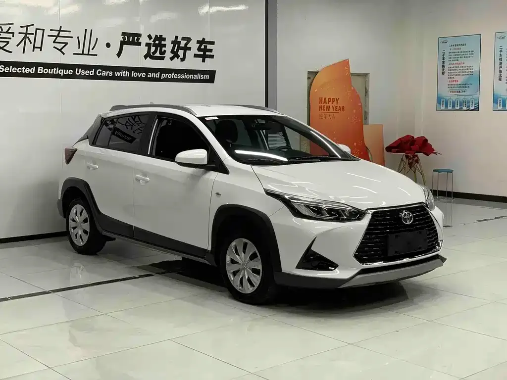 Toyota Yaris L — фото 5
