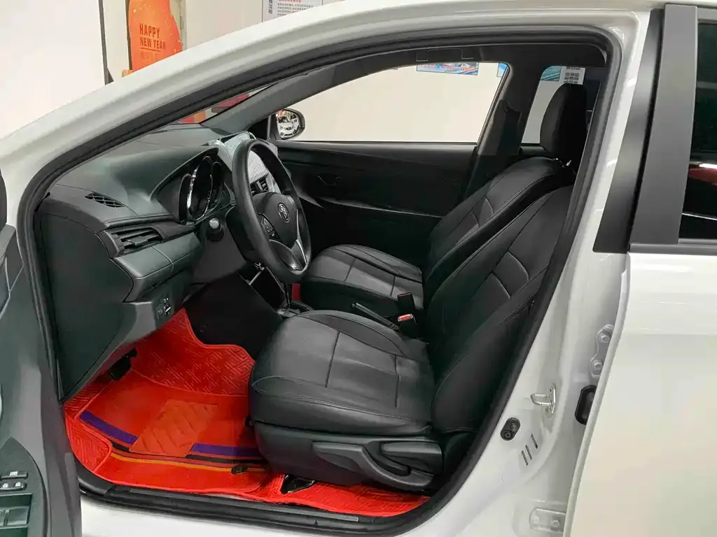 Toyota Yaris L — фото 9