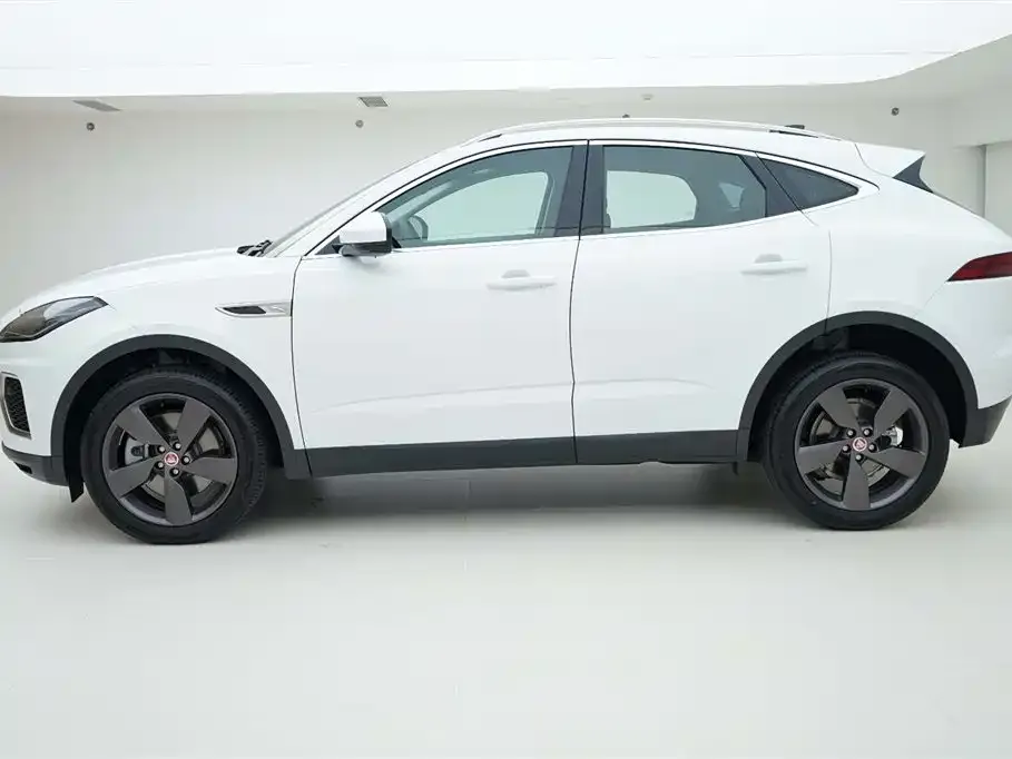 Jaguar E-PACE — фото 3