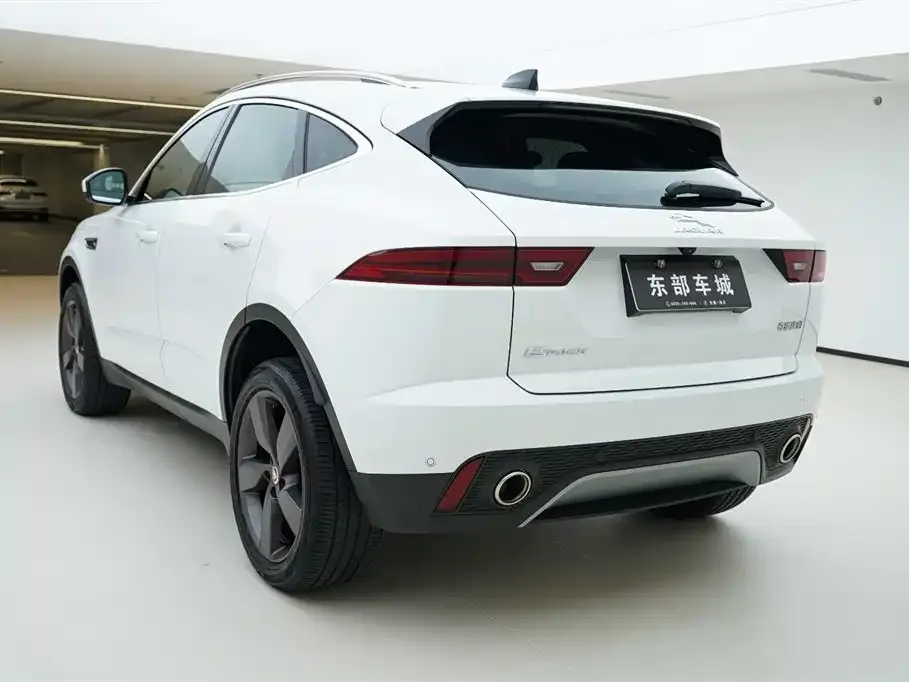 Jaguar E-PACE — фото 6