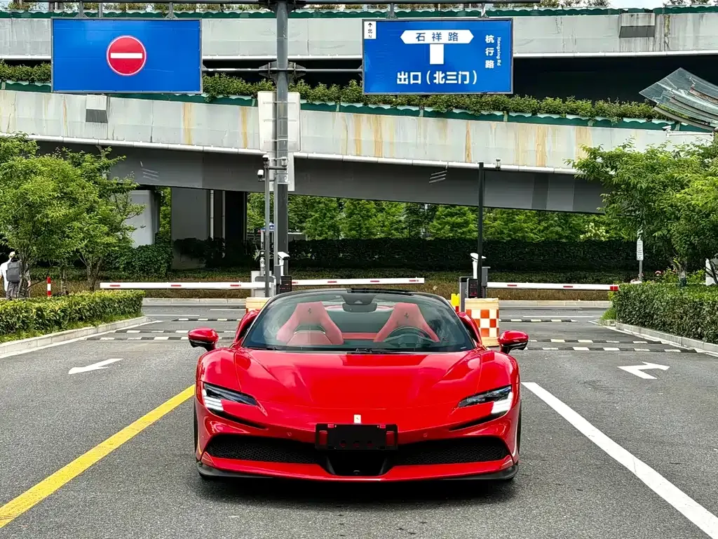 Ferrari SF90 — фото 1