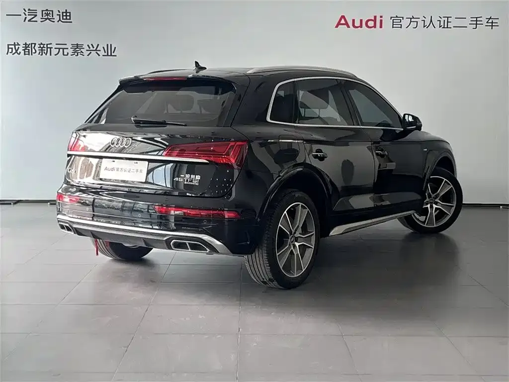 Audi Q5L — фото 6